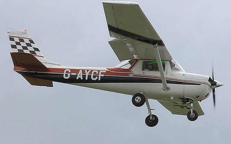 800px-cessna.fa150k.g-aycf.arp_.jpg