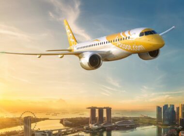 A Scoot Airlines E190-E2 aircraft