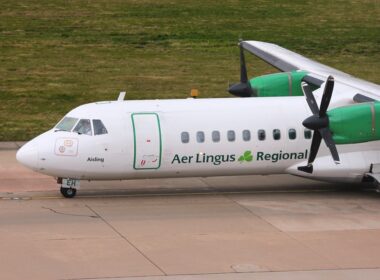 Birmingham,,Uk,-,April,24:,Pilots,Taxi,Aer,Lingus,Atr