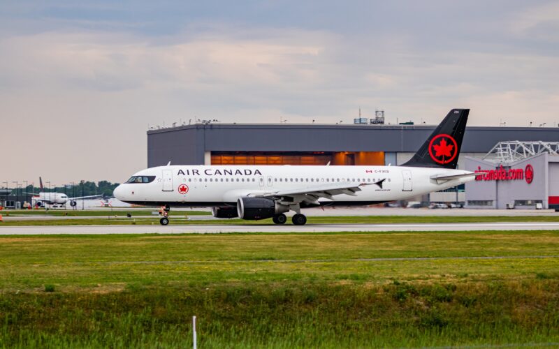 Air Canada A320 200 Landing at Montreals international Airport