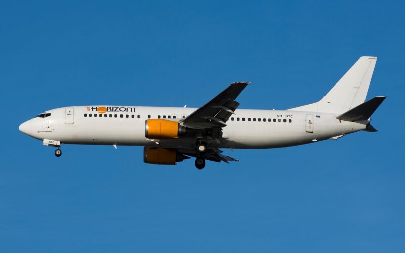 An Air Horizont Boeing 737 carrying Arsenal Players from Germany experienced engine problems