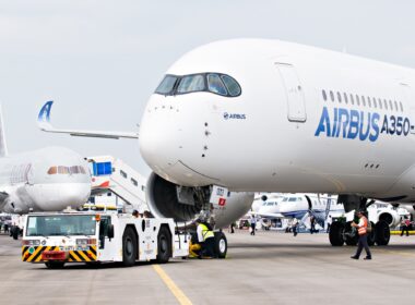 Airbus and Boeing each split a win against each other in May 2023