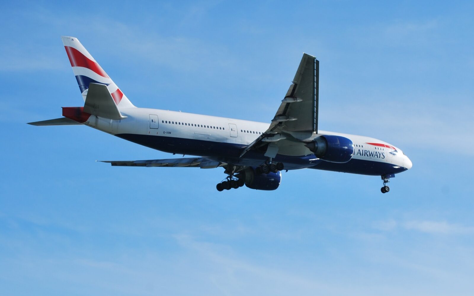 BA Boeing 777 returns to Gatwick with ‘cracked windscreen’