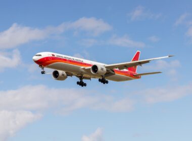 Boeing 777-300ER D2-TEJ TAAG - Linhas Aereas de Angola