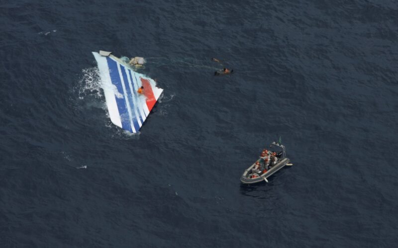 Brazilian Navy recovers tail of Air France Flight 447