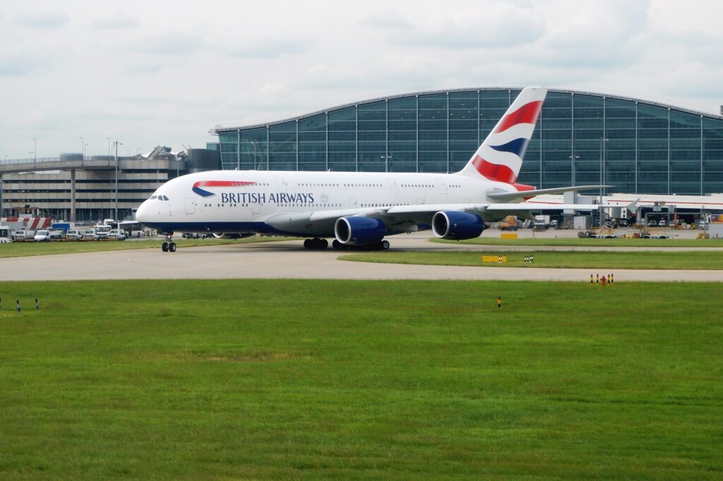 British Airways has clarified the new social media rules for its flight crews and employees