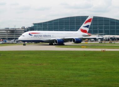 British Airways has clarified the new social media rules for its flight crews and employees