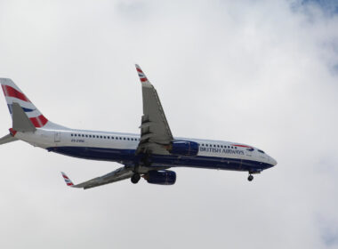 Comair 737-8 landing at OR-Tambo international runway 03L