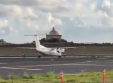 Dash 8-100 Malta Airport