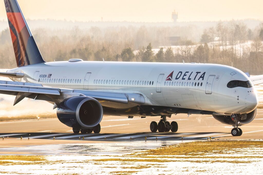 Delta Air Lines denied that its Airbus A350 was damaged by gunfire following an attempted robbery in Santiago Chile