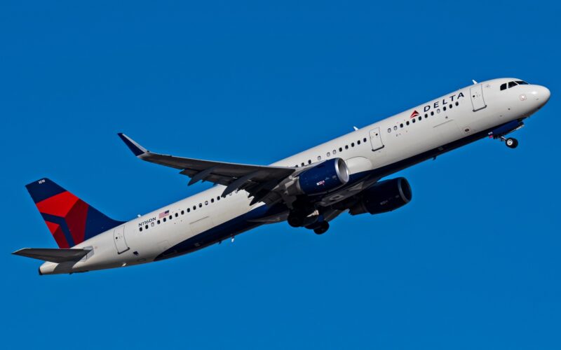 Delta Airlines Airbus A321 N116DN departing Phoenix Sky Harbor Airport