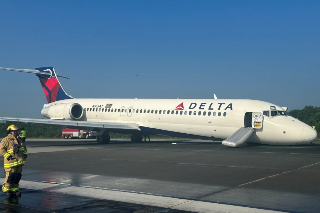 Delta Boeing landing gear failed