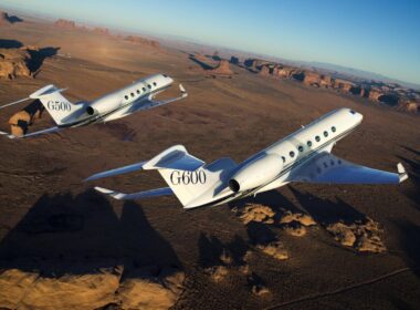 Gulfstream G500 G600 business jets flying in formation