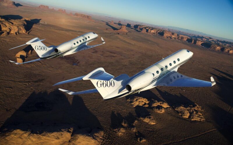 Gulfstream G500 G600 business jets flying in formation