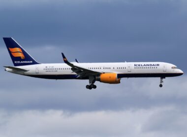 Icelandair Boeing 757