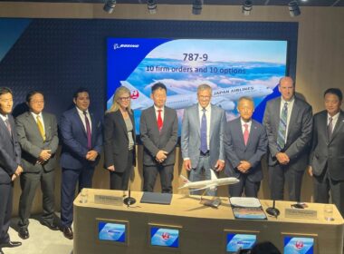 Japan Airlines and Boeing sign deal for 787 Dreamliner aircraft