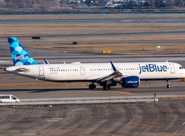 JetBlue formally launched its flights between the United States and Amsterdam