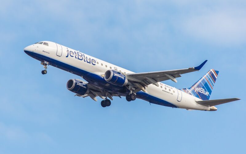 Jetblue Embraer 190 flying in the sky