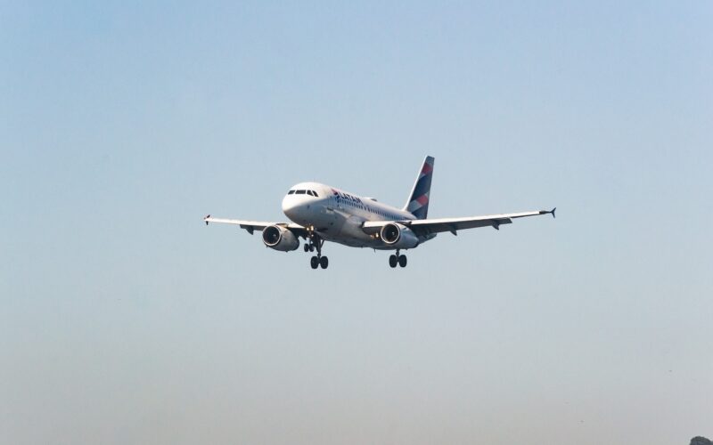 LATAM Airbus A319 132