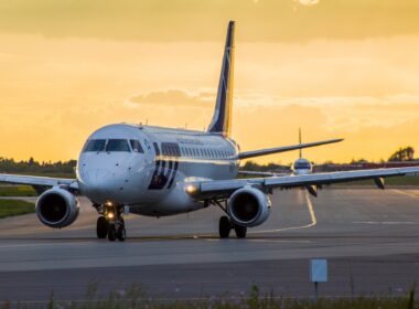 A LOT Polish Airlines Embraer E175 was potentially involved in a near-miss incident in WAW