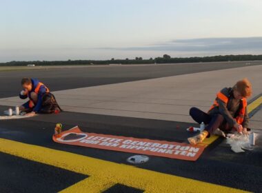 Two groups of Letzte Generation protestors glued themselves to the taxiways at Dusseldorf and Hamburg Airports in Germany