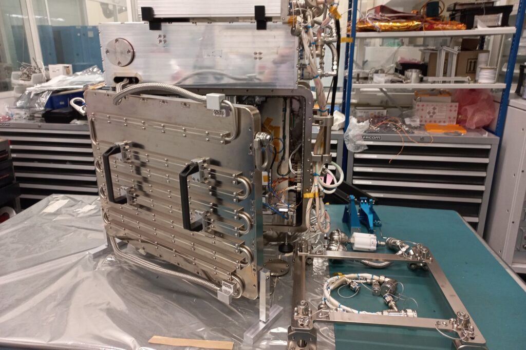 Metal 3D printer for the International Space Station