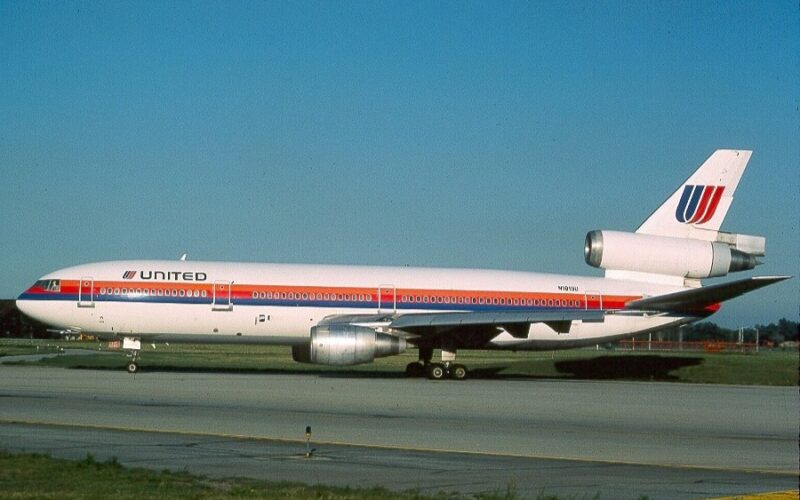 N1819U_McDonnell_Douglas_DC-10-10_United_Airlines