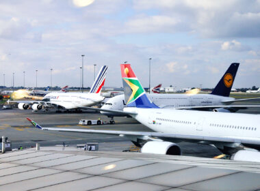 O.R. Tambo International Airport, international airlines Lufthansa, Air France A380, South African Airways A340