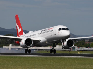 Qantas A220