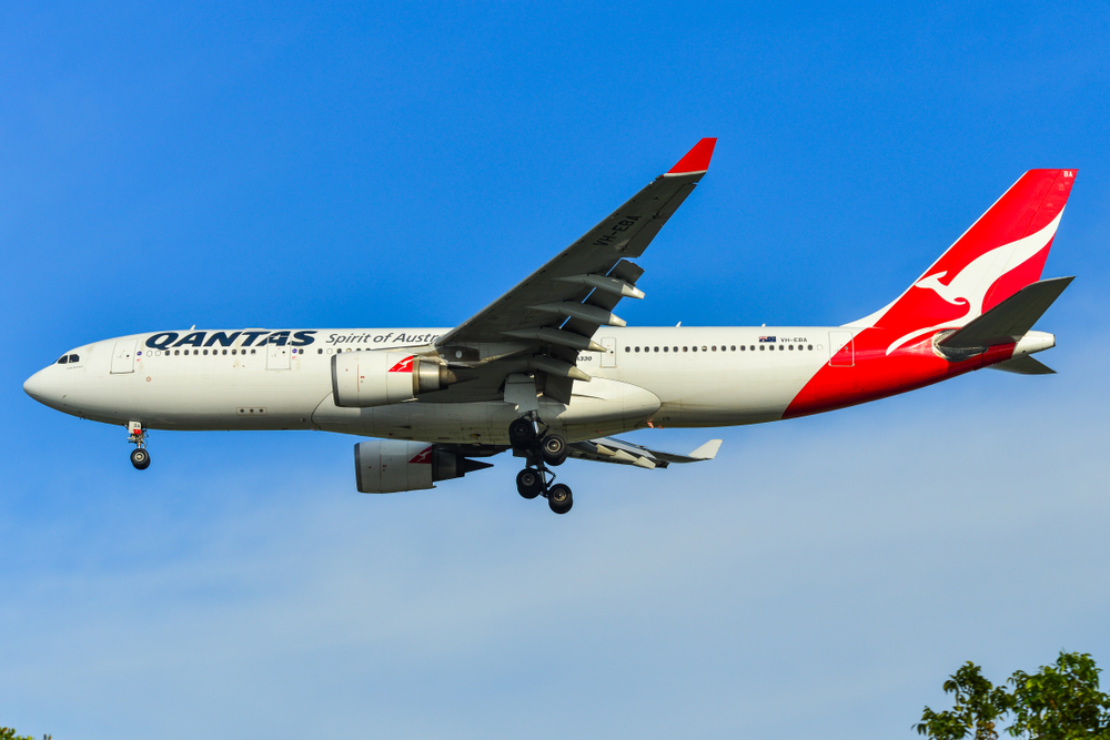 Singapore,-,Mar,27,,2019.,Qantas,Vh-eba,(airbus,A330-300),Landing