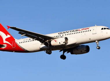 QantasLink_Airbus_A320_VH-UVJ_Perth_2024_(01) 32