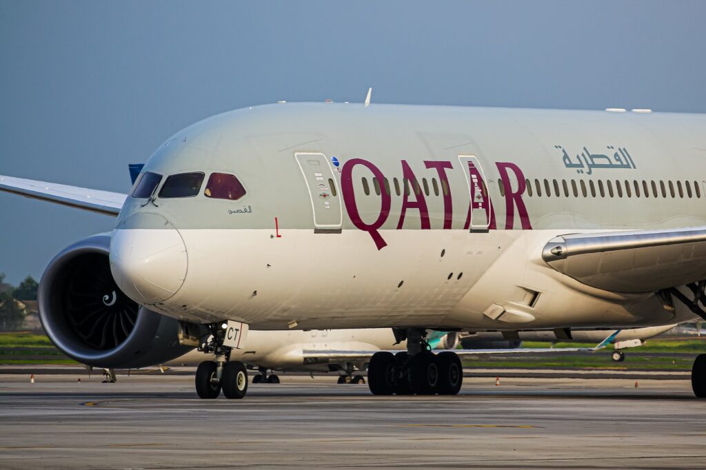 Qatar Airways Boeing 787 lost up to 1000 feet of altitude when departing from Doha Qatar