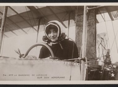 Raymonde-de-Laroche-piloting-an-aircraft.jpg