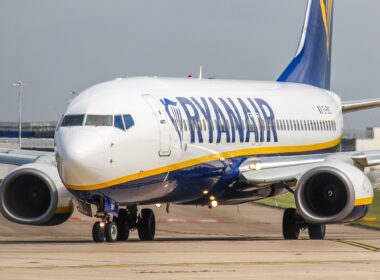 Ryanair Boeing 737 lands at Manchester Airport