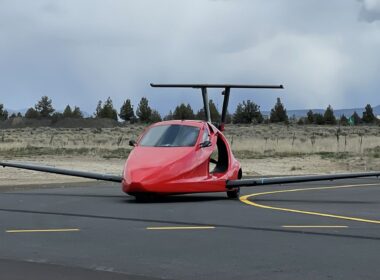 Samson Sky Switchblade taxiing on runway