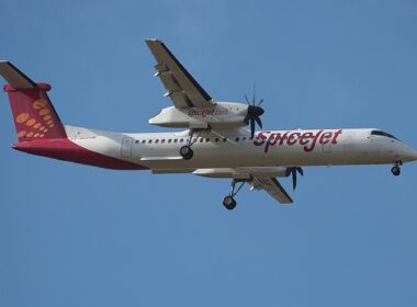 SpiceJet Dash 8-400.j