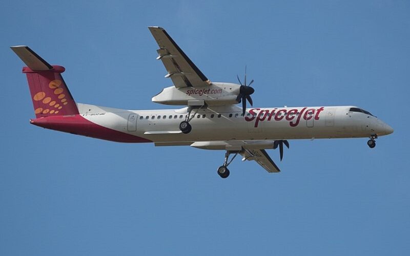 SpiceJet Dash 8 400j