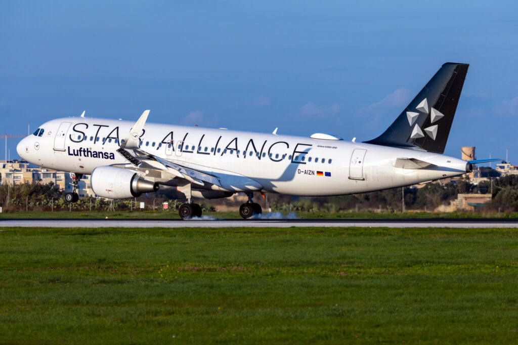 Star Alliance Lufthansa Airbus A320 214 REG D AIZN arriving on a sunny winter afternoon