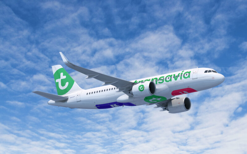 TRANSAVIA_A320NEO_WITH_BACKGROUND_(C)_AIRBUS_FOR_AIR_FRANCE_KLM