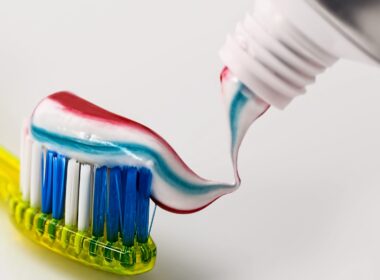 Toothbrush,_Toothpaste,_Dental_Care_(571741)_(cropped)