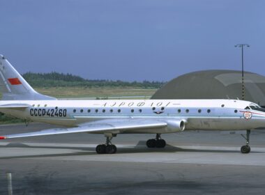 Tupolev-Tu-104.jpg