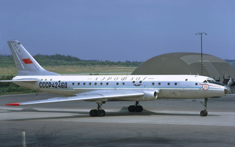 Tupolev-Tu-104.jpg