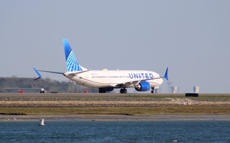 United Airlines Boeing 737 MAX landed on the rungway at PIT as the crew failed to distinguish between two parallel runways