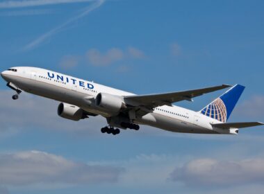 A United Airlines Boeing 777 lost more than 1,000 feet of altitude upon take-off from Hawaii