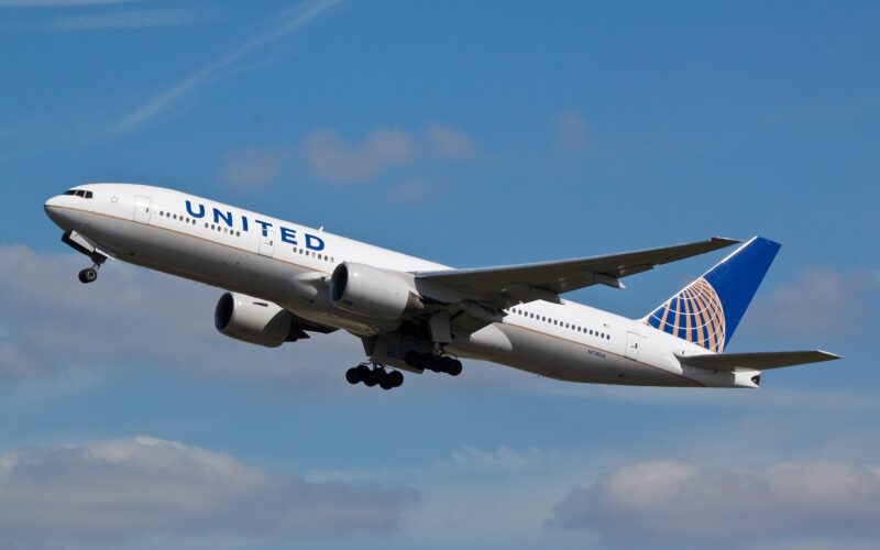 A United Airlines Boeing 777 lost more than 1000 feet of altitude upon take off from Hawaii