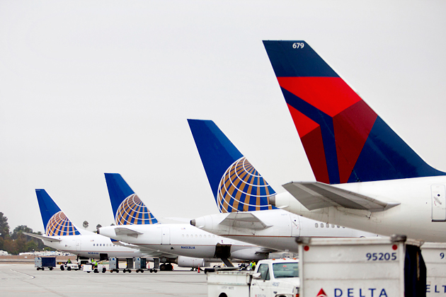 United-Airlines-and-Delta-Airlines.jpg