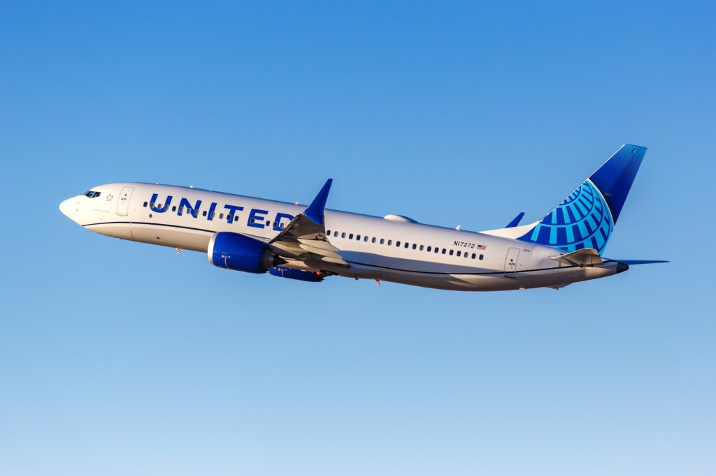 United Boeing 737 MAX 8