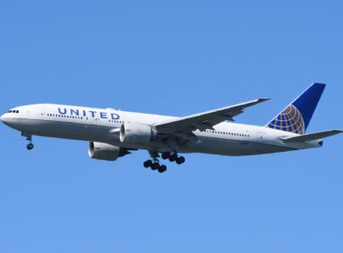 United Boeing 777-224