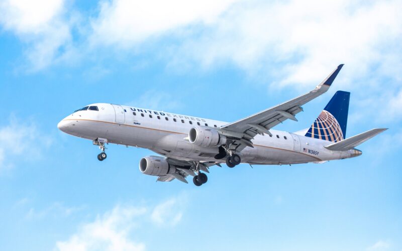 United Express Embraer E175