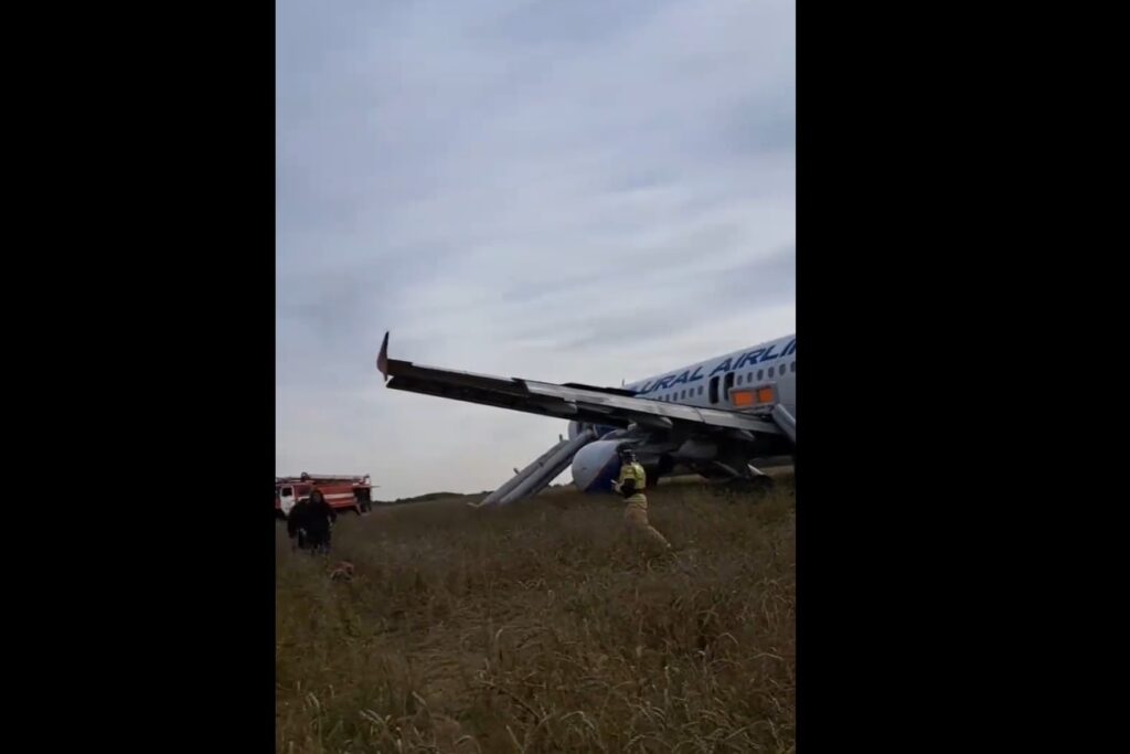 In the second time in four years an Ural Airlines Airbus A320 was forced to land in a field in Russia